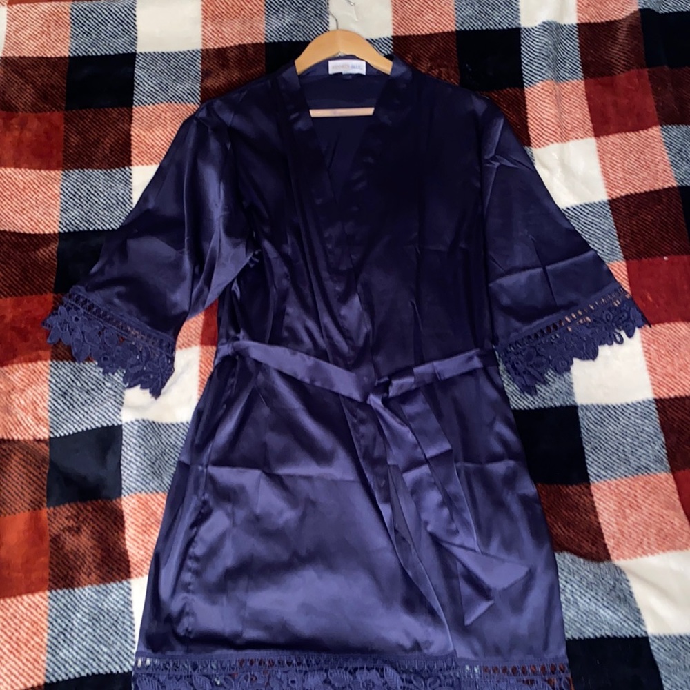 Satin Robe - Picture 2 of 3